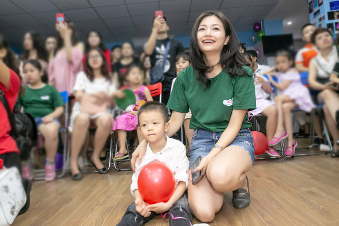 Kiều Anh Phía trước là bầu trời lần đầu khoe con trai 5 tuổi